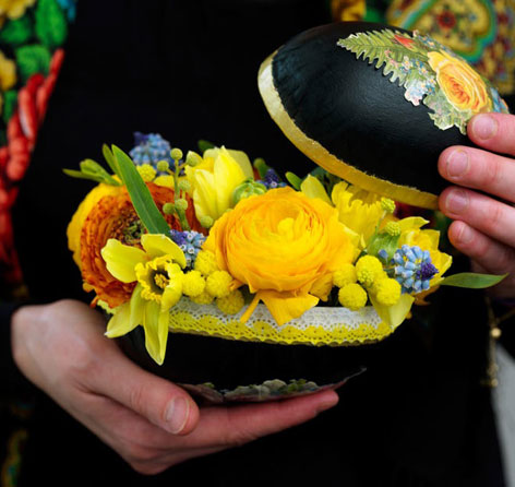 egg full of flowers